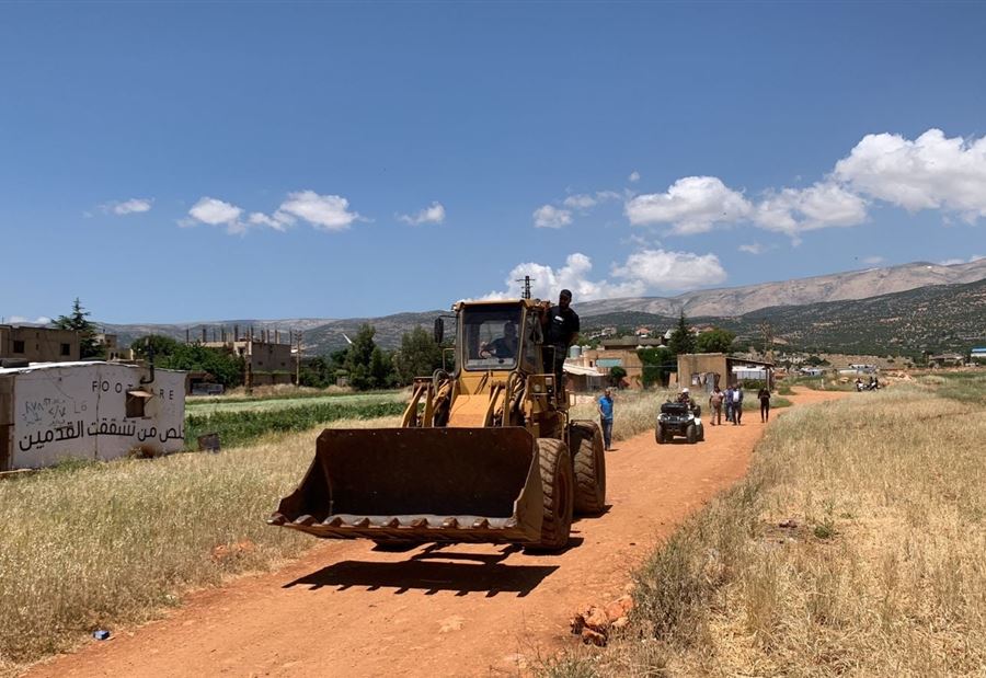 Bulldozers put together to “dismantle” tents of displaced folks in Deir al-Ahmar