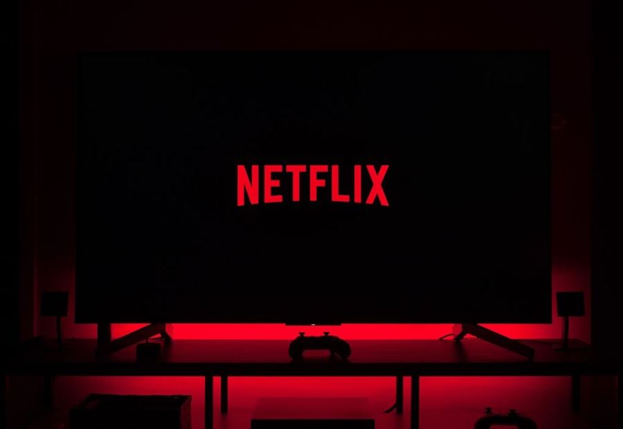 The most popular series… an advertisement from “Netflix”!