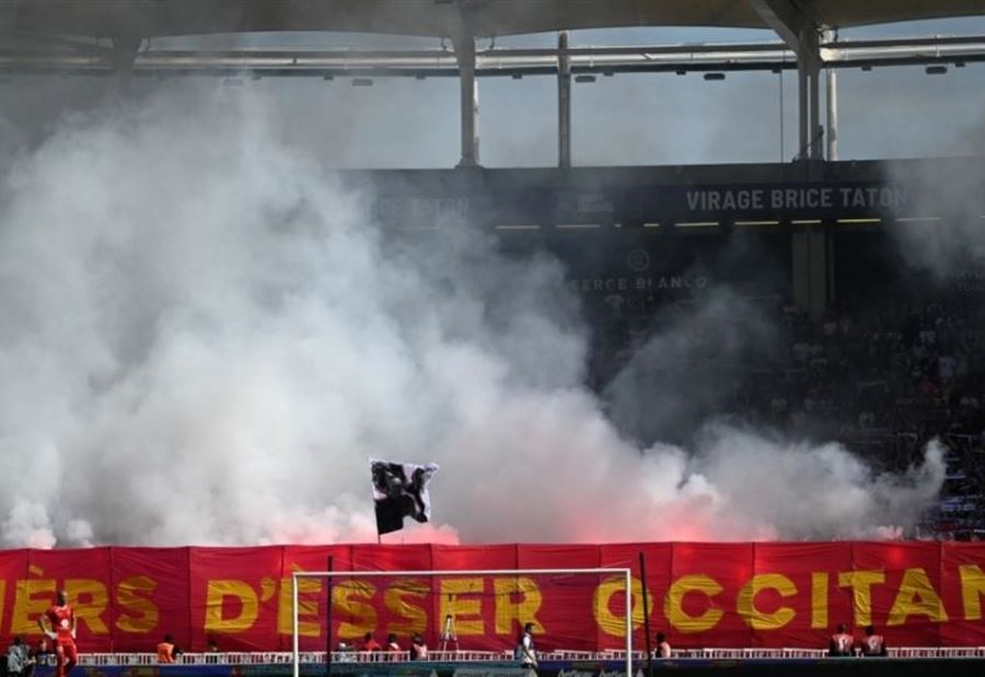 Video: Gas bombs stop the French league game