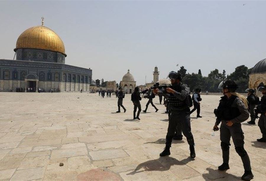 The settlers stormed the Al-Aqsa courtyard on the eve of the flag march