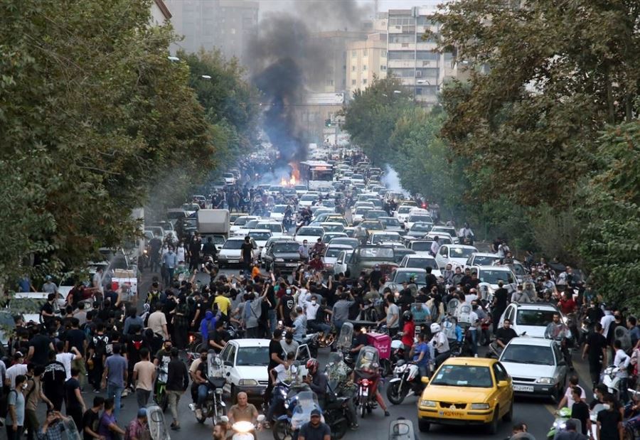 One street in front of another… pro-hijab demonstrations in Iran